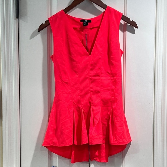 H&M Neon Pink V-Neck Peplum Zipper Back Top - Picture 4 of 5